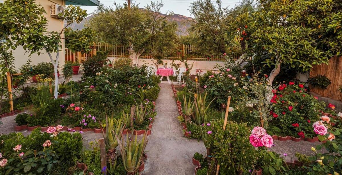 Summer Rose Garden Getaway - A Step To The Beach Kalamata Bagian luar foto